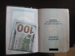 Громадяни Вірменії та Молдови пропонували хабарі правоохоронцям для безперешкодного перетину кордону