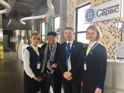 Перший президент незалежної України  Л.М. Кравчук оформив біометричний закордонний  паспорт у «Паспортному сервісі»