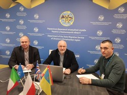 Керівництвом УДМС Хмельниччини проведено відеоконференцію для керівників територіальних підрозділів служби та представників ЦНАП області