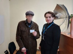 У Житомирі 71-річний громадянин отримав свій перший паспорт