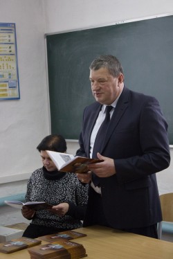 Начальник міграційної служби Житомирщини завітав з подарунками  до учнів Луківської загальноосвітньої школи