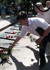 В Миколаєві відбулося покладання квітів на честь героїв-десантників та вшанування пам’яті загиблих військовослужбовців