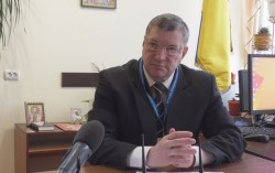 Начальник Управління ДМС в області Олександр Радько відповів на запитання журналістів популярного інтернет-сайту Житомир.info, які стосувалися оформлення громадянам паспортів у формі id-картки