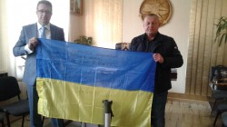Державна служба у справах ветеранів війни та АТО вручила прапор та подяку за допомогу бійцям на фронті