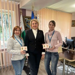 Знаком народної пошани «Волонтер України» нагороджено двох працівниць міграційної служби Чернігівщини