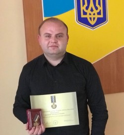 Черкаському міграційнику вручили відзнаку Президента