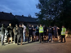 На Закарпатті правоохоронці викрили злочинне угруповання, яке займалось переправленням чоловіків через кордон