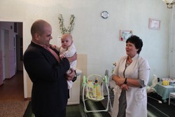 У переддень Дня Святого Миколая керівник міграційної служби Сумщини відвідав малюків місцевого будинку дитини