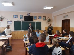 Фахівці міграційної служби Івано-Франківщини проводять уроки з «Прав людини» для школярів середніх класів