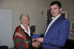 У Демидівському відділенні міграційної служби Рівненщини видали паспорт 92-річній мандрівниці