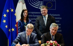 В Европарламенте подписали безвиз для Украины