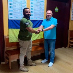 В Чернівцях оформили посвідку на тимчасове проживання італійському журналісту