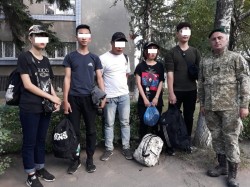 Дві групи незаконних мігрантів із Бангладеш та В’єтнаму прикордонники затримали на Харківщині