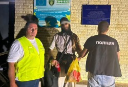 Пошкодив паспорт і не виїхав: громадянина Ізраїлю помістили до ПТПІ