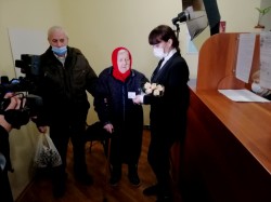 Паспорт у 100 років