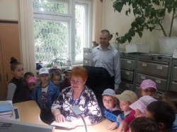 Працівники Першотравневого району Чернівців розповіли про свою роботу маленьким підшефним