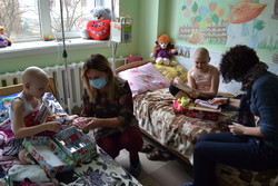 Рівненські міграційники надали благодійну допомогу діткам  онко-гематологічного відділення  обласної дитячої лікарні