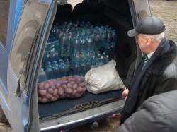 Міграційники Буковини відправили на фронт другу автівку