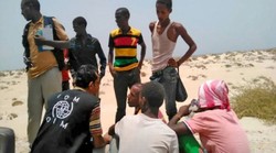Нелегальные мигранты высадились на пляже на глазах у изумленных туристов 