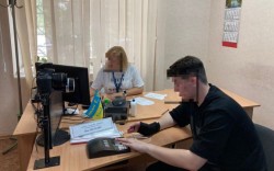 Фронт у кожного свій: міграційна служба продовжує тримати власний - паспортний