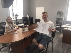 ID-картка та закордонний паспорт за один візит