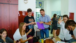 Абитуриенты, на старт: в первый день вступительной кампании в Одесскую юридическую академию подали сотни заявлений