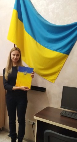 Повністю усвідомлюючи свою високу відповідальність, урочисто присягаю, що буду вірно служити народові України ..