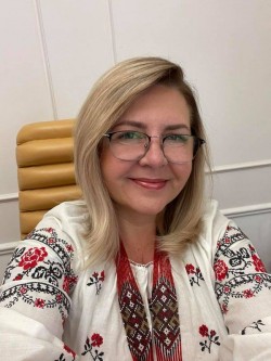 На Рівненщині міграційники зустрічали відвідувачів у вишиванках