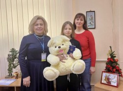 Міграційники Харківщини привітали дітей з Новим роком