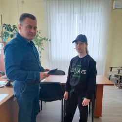 У Кельменцях закордонний паспорт отримала чемпіонка України з вільної боротьби