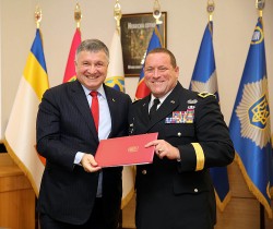 МВС співпрацюватиме з Національною гвардією штату Каліфорнія в питаннях протидії зброї