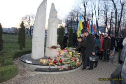 Співробітники міграційної служби Вінниччини вшанували  пам'ять жертв голодоморів в Україні