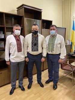 Цьогоріч, попри карантин, свято Дня вишиванки у міграційній службі Тернопільщини стало ще яскравішим