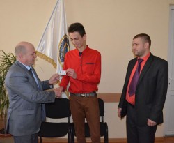 Першим на Буковині паспорт нового зразка отримав мешканець віддаленого гірського району