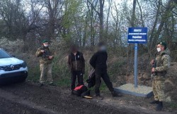 На Сумщині правоохоронці затримали українця, який за 1000 доларів США переправляв узбека до РФ