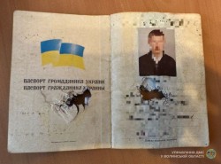 Ворожі осколки пронизали паспорт: на Волині оформили ID-картку воїну, який лікується після поранення в бою