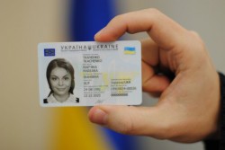 Закарпатські міграційники продовжують відновлювати втрачені документи військовим