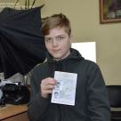 Без батьків: юнак самостійно оформив одразу два паспорти