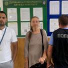 Не виконала вимогу залишити Україну самостійно: іноземку видворили