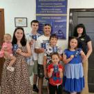 Сім закордонних паспортів для однієї родини: у подорож – усі разом