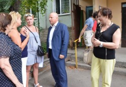 Первый вице-мэр проверил выполнение работ по модернизации лифтов