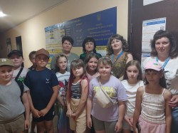 Літні канікули з користю: школярі завітали до міграційної служби