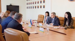 Голова Одеської обласної ради Анатолій Урбанський провів зустріч з  послом Латвійської Республіки в Україні