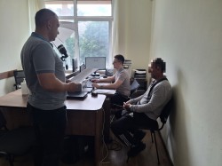 Міграційниками Хмельниччини примусово видворено до країни походження громадянина Республіки Таджикістан