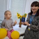 Перший паспорт для 3-річної дівчинки: самостійне фото та українське громадянство