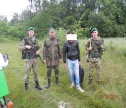 Прикордонники затримали на підступах  до кордону трьох громадян Індії та громадянина Росії