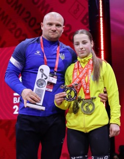 Сильна духом, незламна характером: до міграційної служби завітала чемпіонка  України