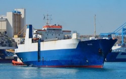 В Ливии освободили с захваченного судна трех украинских моряков