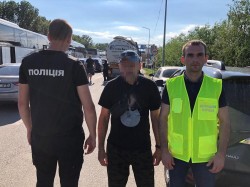 Не скористалися шансом виїхати самостійно: двох громадян Молдови  видворили з України